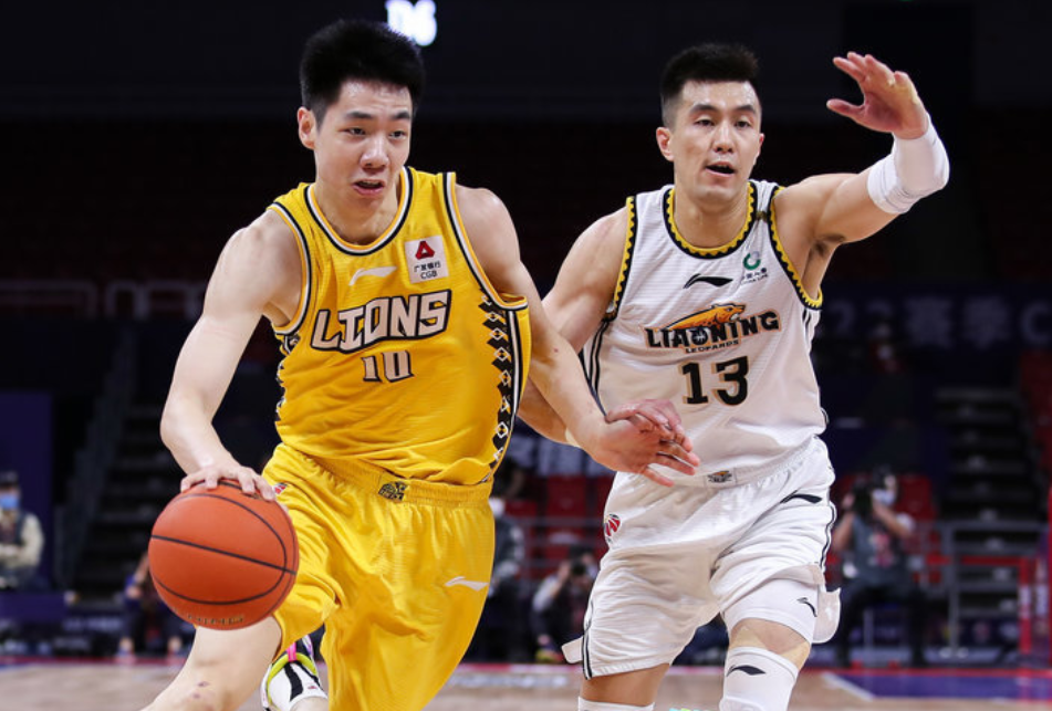 爱游戏平台-包含转折点尼斯迎来里程碑，CBA季后赛国际比赛日攻防权衡，压力陡增，资深球员宣示担当的词条