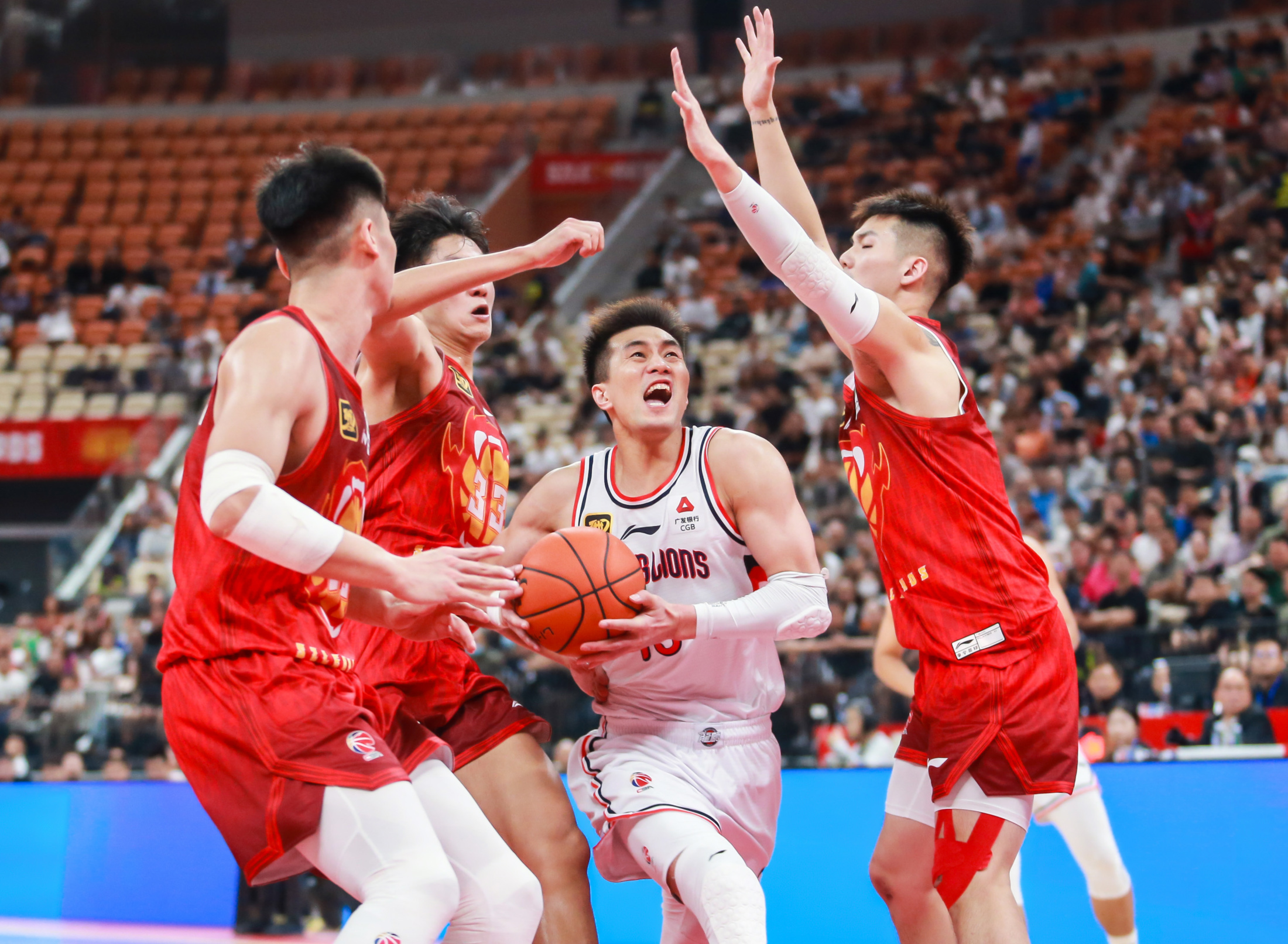 中超今夜走向成谜,广州队遗憾出局,目标明确,身体对抗强度拉满 中超今夜走向成谜,广州队遗憾出局,目标明确,身体对抗强度拉满