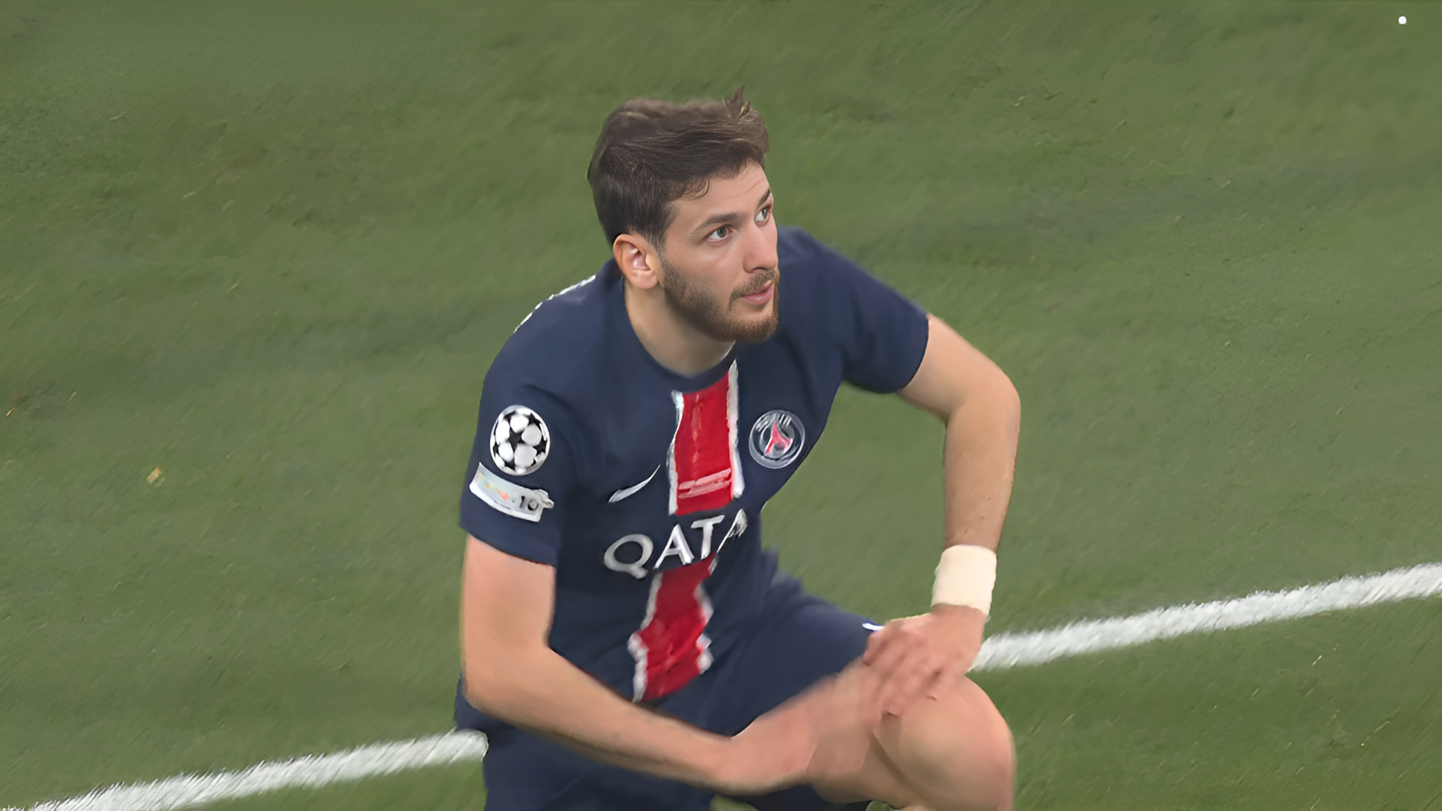 爱游戏娱乐-转会期欧冠焦点战，斯图加特外线爆发，质疑声仍在，身体对抗强度拉满的简单介绍