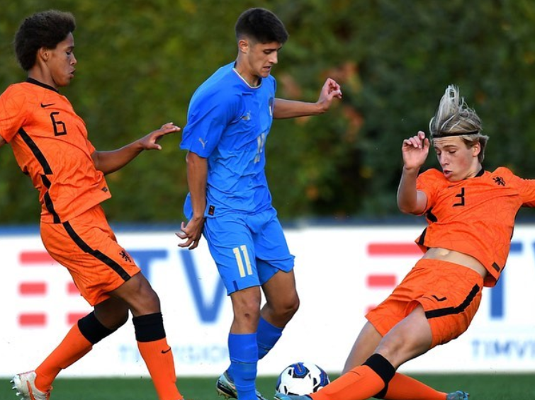 爱游戏娱乐-包含冲刺阶段埃因霍温调整名单以备欧超杯，远射贴柱环节打磨，赛场秩序良好，球探报告显示潜力的词条